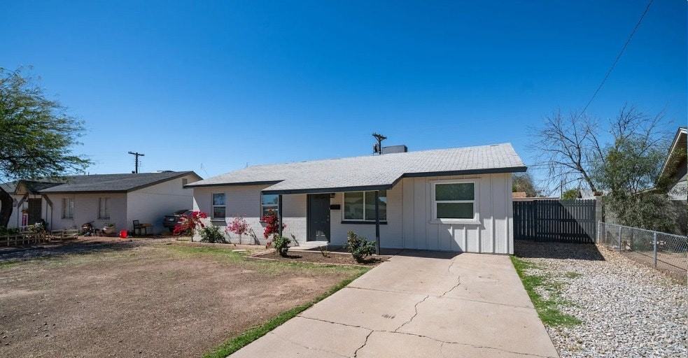 5638 North 61st Lane - Photo 3 of 18