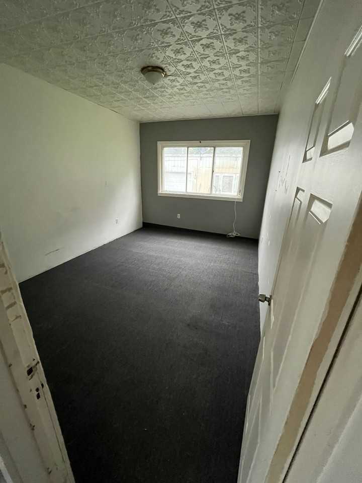 12 W Water St #4 - Photo 3 of 5