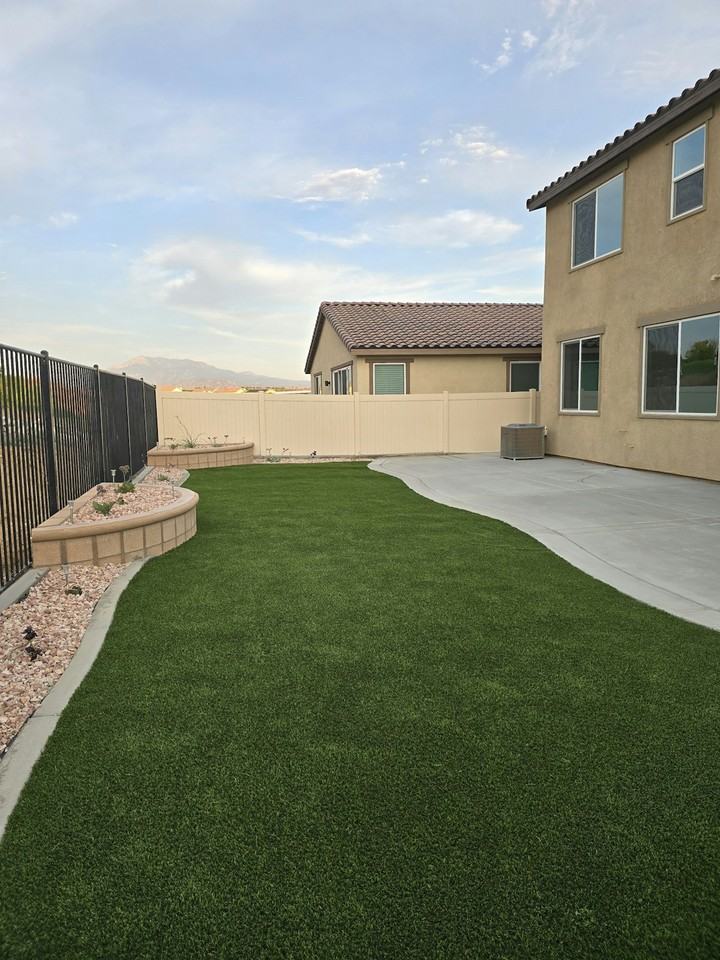 11384 Burnet St - Photo 2 of 17