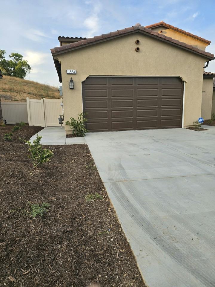 11384 Burnet St - Photo 3 of 17