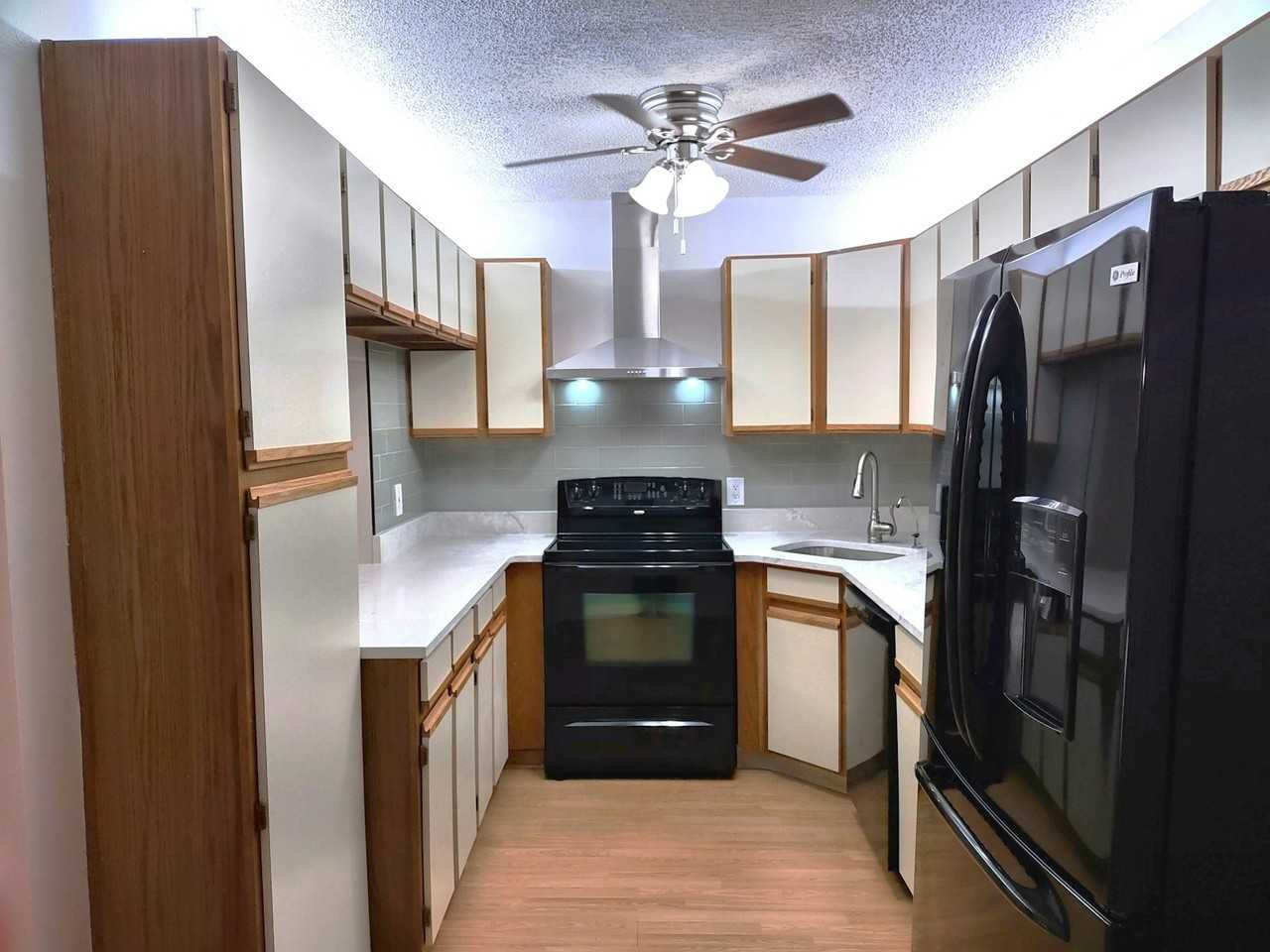 12218 Fox Chase Dr #B2 - Photo 3 of 20