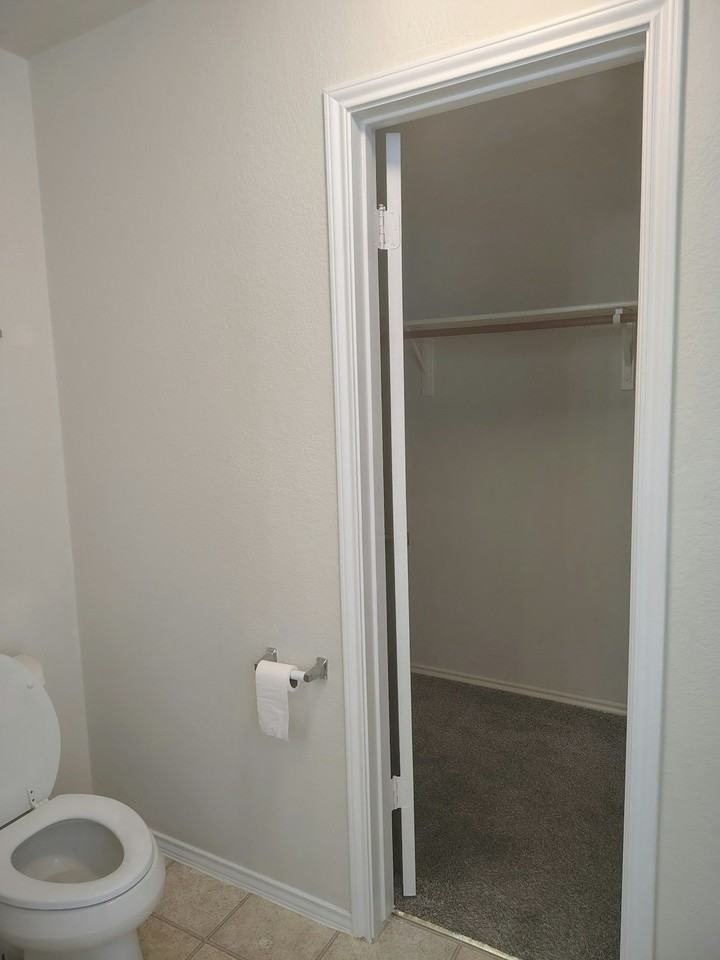 382 Lake Washington Dr, Unit 1 - Photo 4 of 19