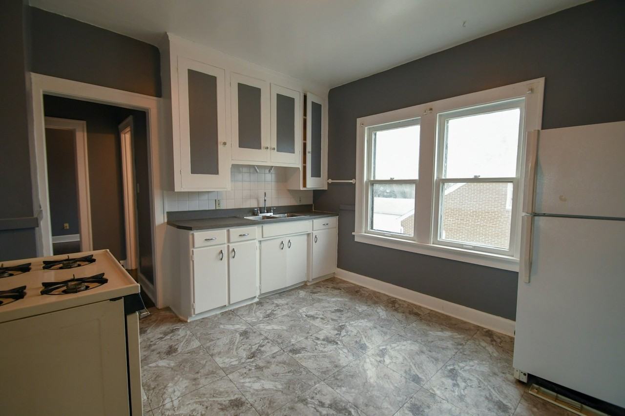 18911 Locherie Avenue - Photo 2 of 17