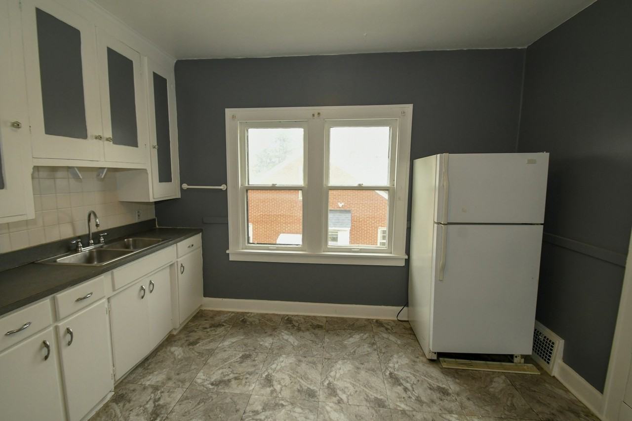 18911 Locherie Avenue - Photo 3 of 17