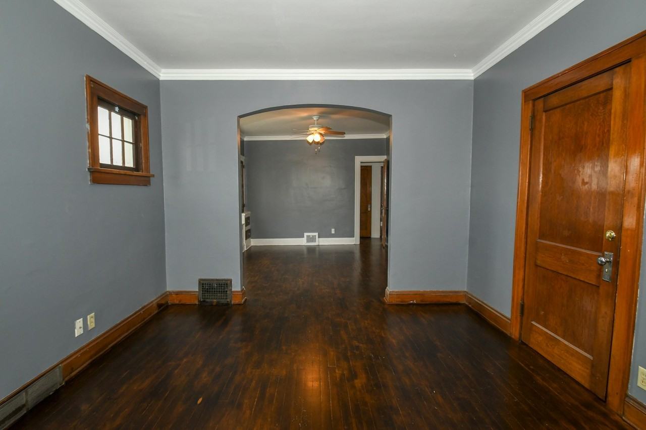 18911 Locherie Avenue - Photo 4 of 17