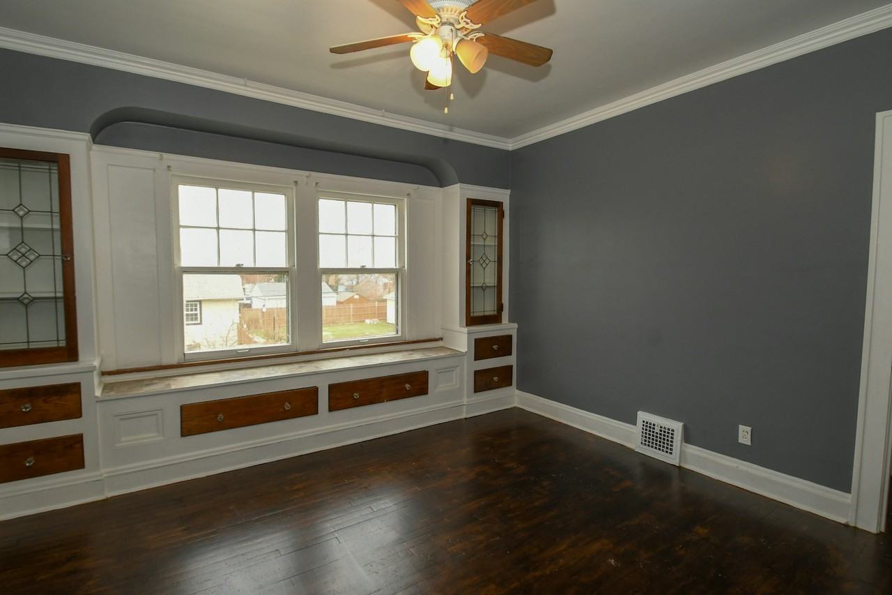 18911 Locherie Avenue - Photo 6 of 17