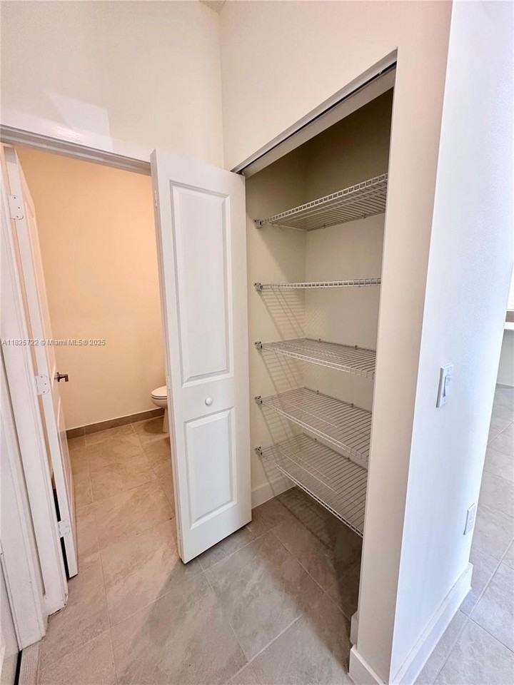 8317 Nw 45th St - Photo 7 of 39