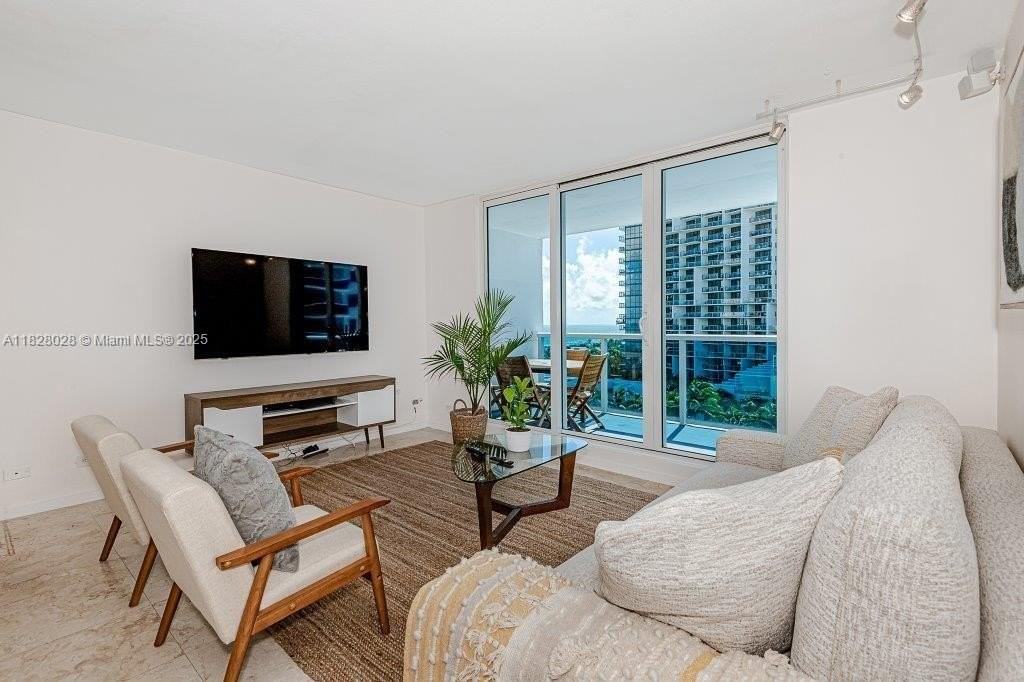 2301 Collins Ave #705 - Photo 3 of 38