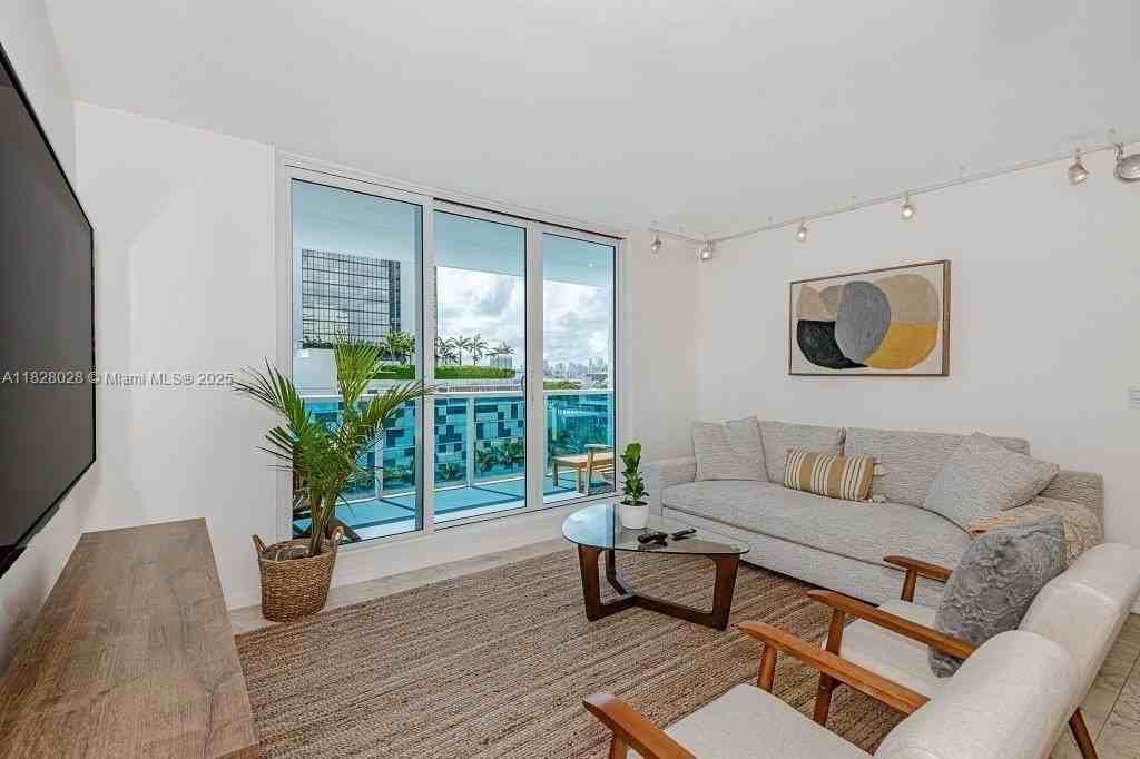 2301 Collins Ave #705 - Photo 4 of 38