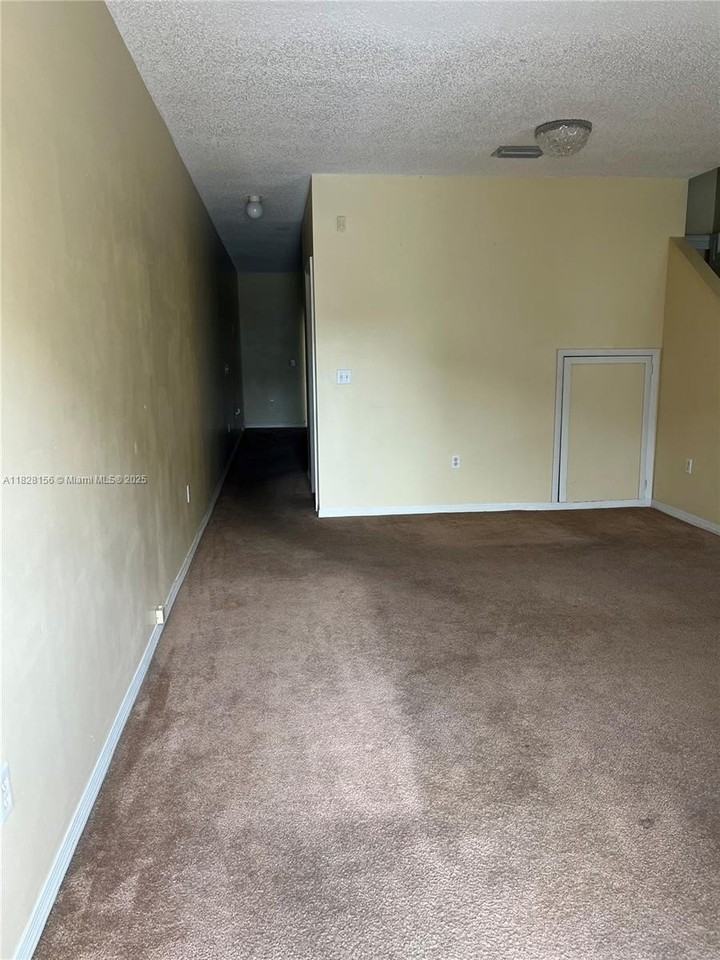 2201 Se 24th Pl #2201 - Photo 3 of 11