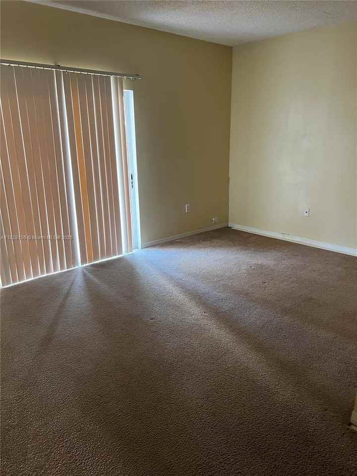 2201 Se 24th Pl #2201 - Photo 5 of 11