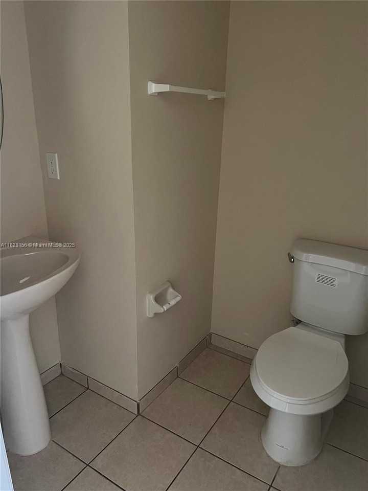 2201 Se 24th Pl #2201 - Photo 6 of 11