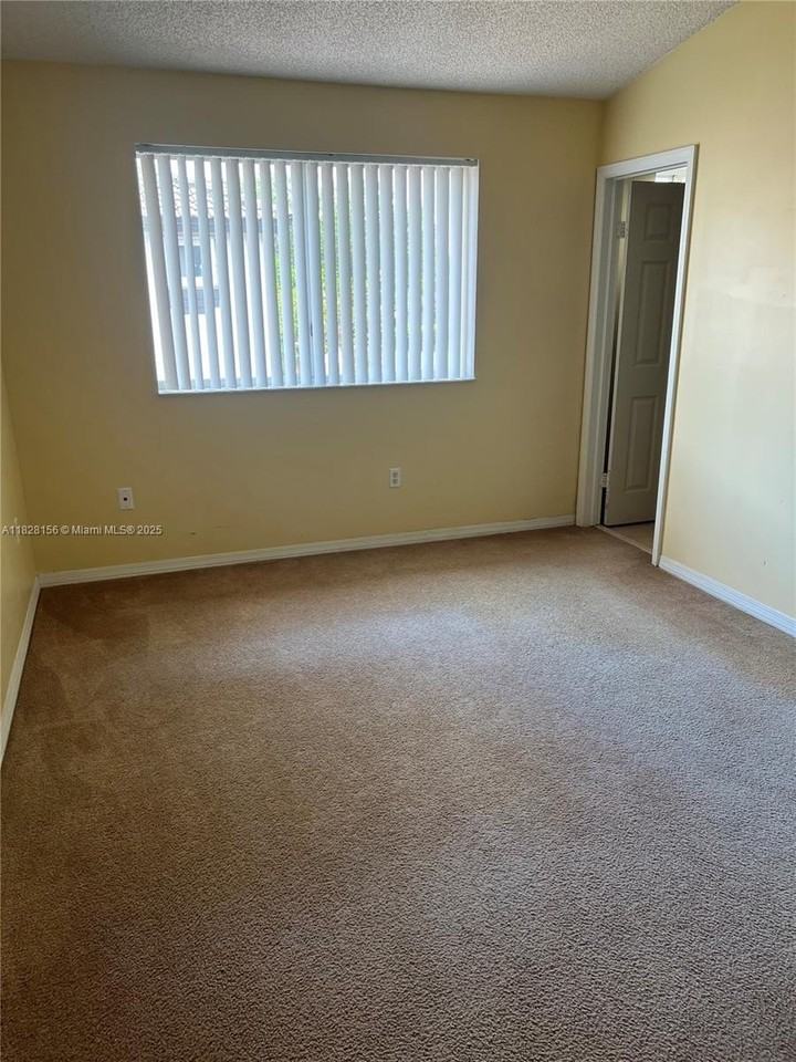 2201 Se 24th Pl #2201 - Photo 7 of 11