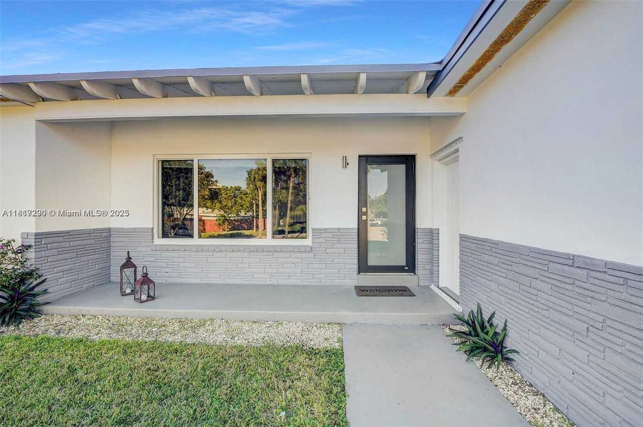 Ne 169th St - Photo 4 of 8