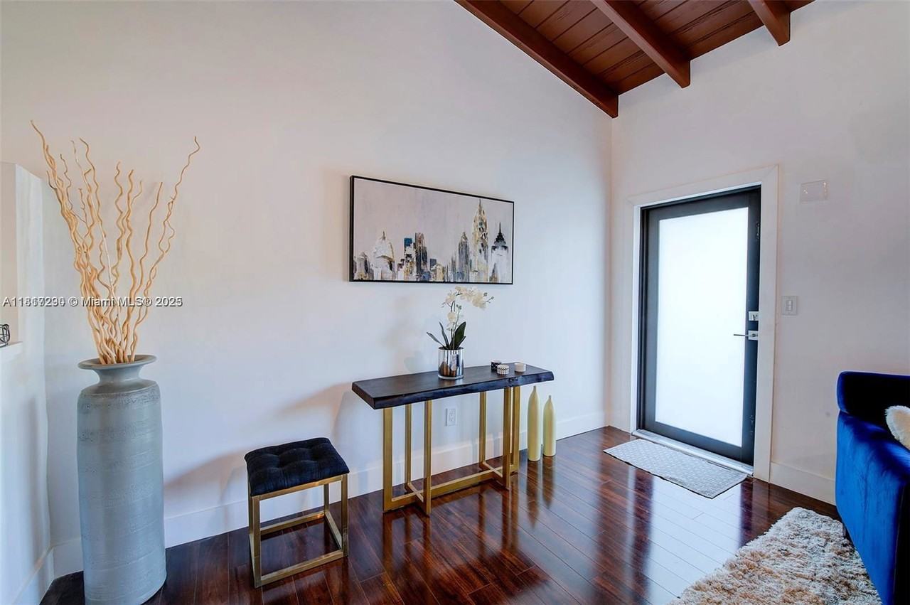 Ne 169th St - Photo 5 of 8