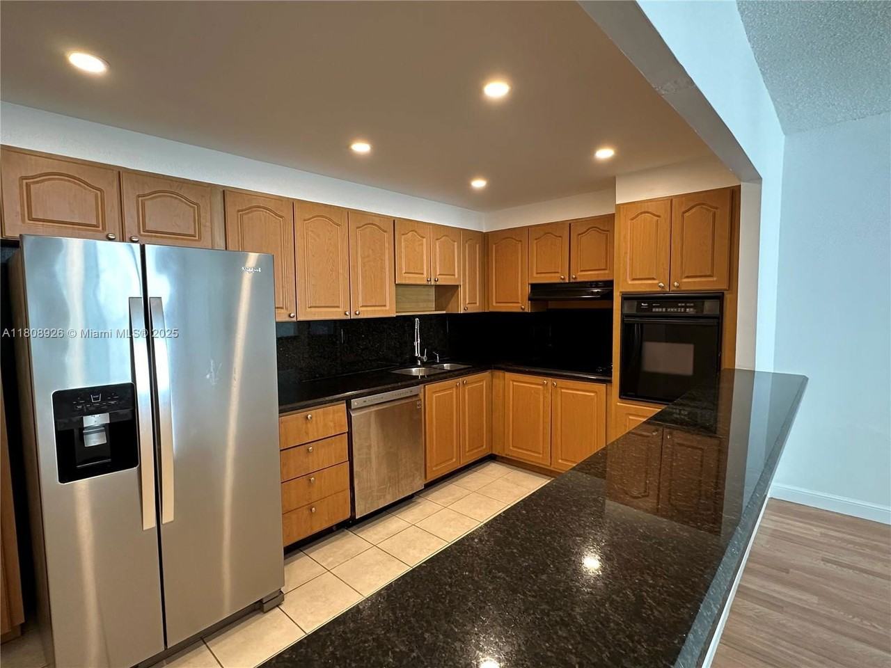 19390 Collins Ave #820 - Photo 3 of 8