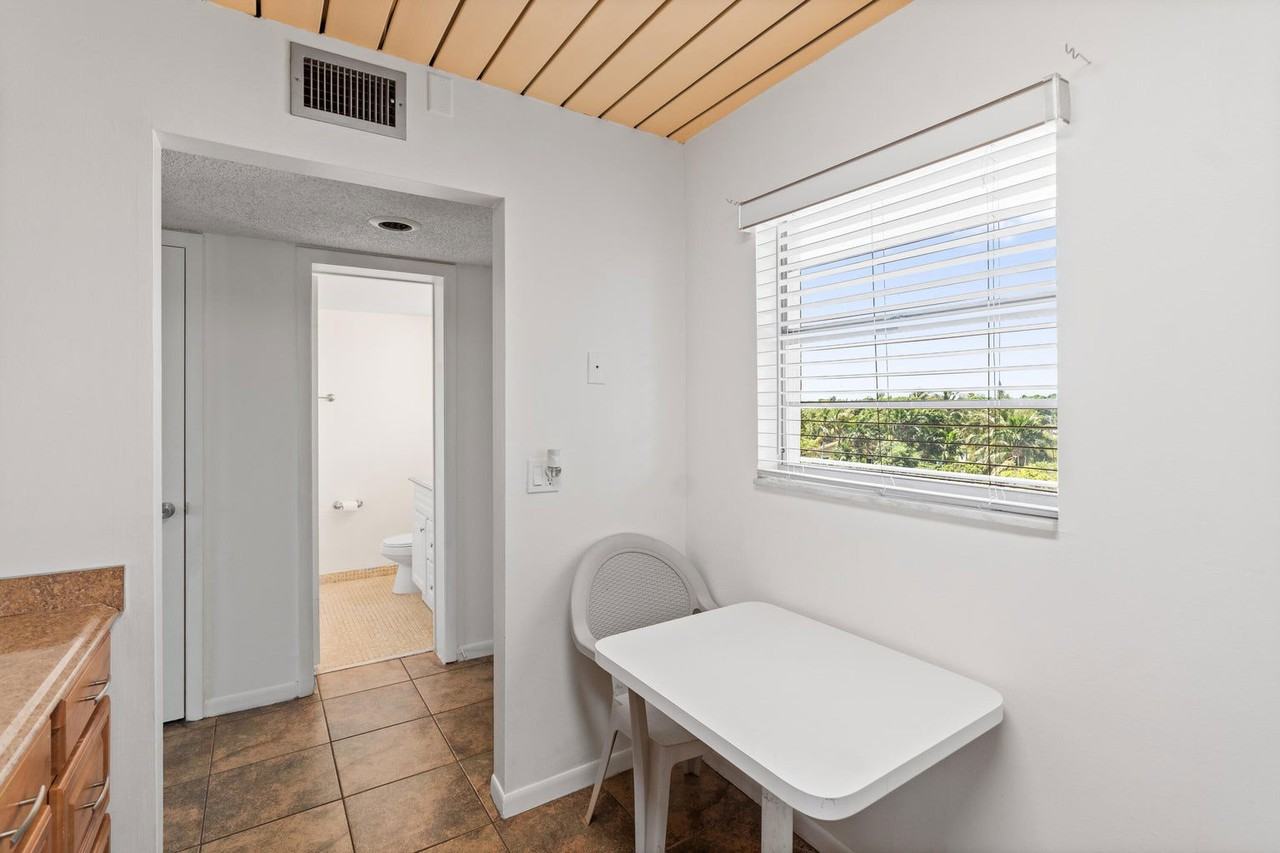 2515 Ne 2nd Ct #418 - Photo 2 of 8