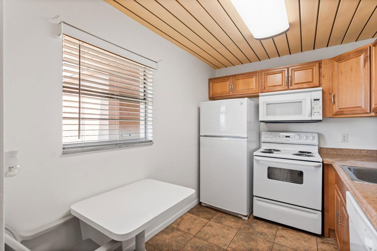 2515 Ne 2nd Ct #418 - Photo 3 of 8