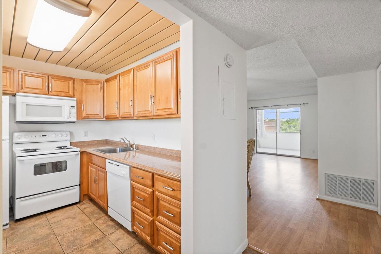 2515 Ne 2nd Ct #418 - Photo 4 of 8