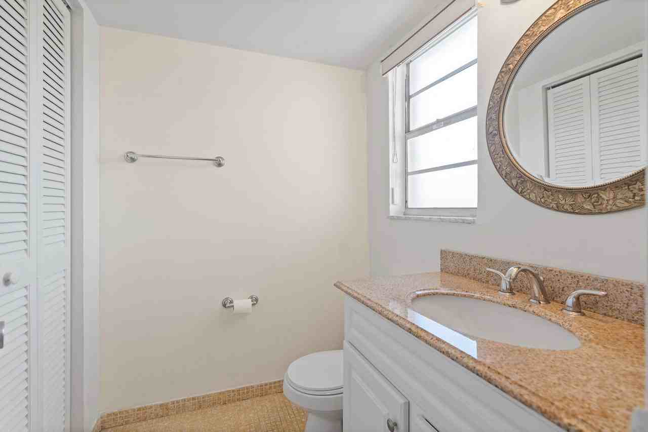 2515 Ne 2nd Ct #418 - Photo 5 of 8