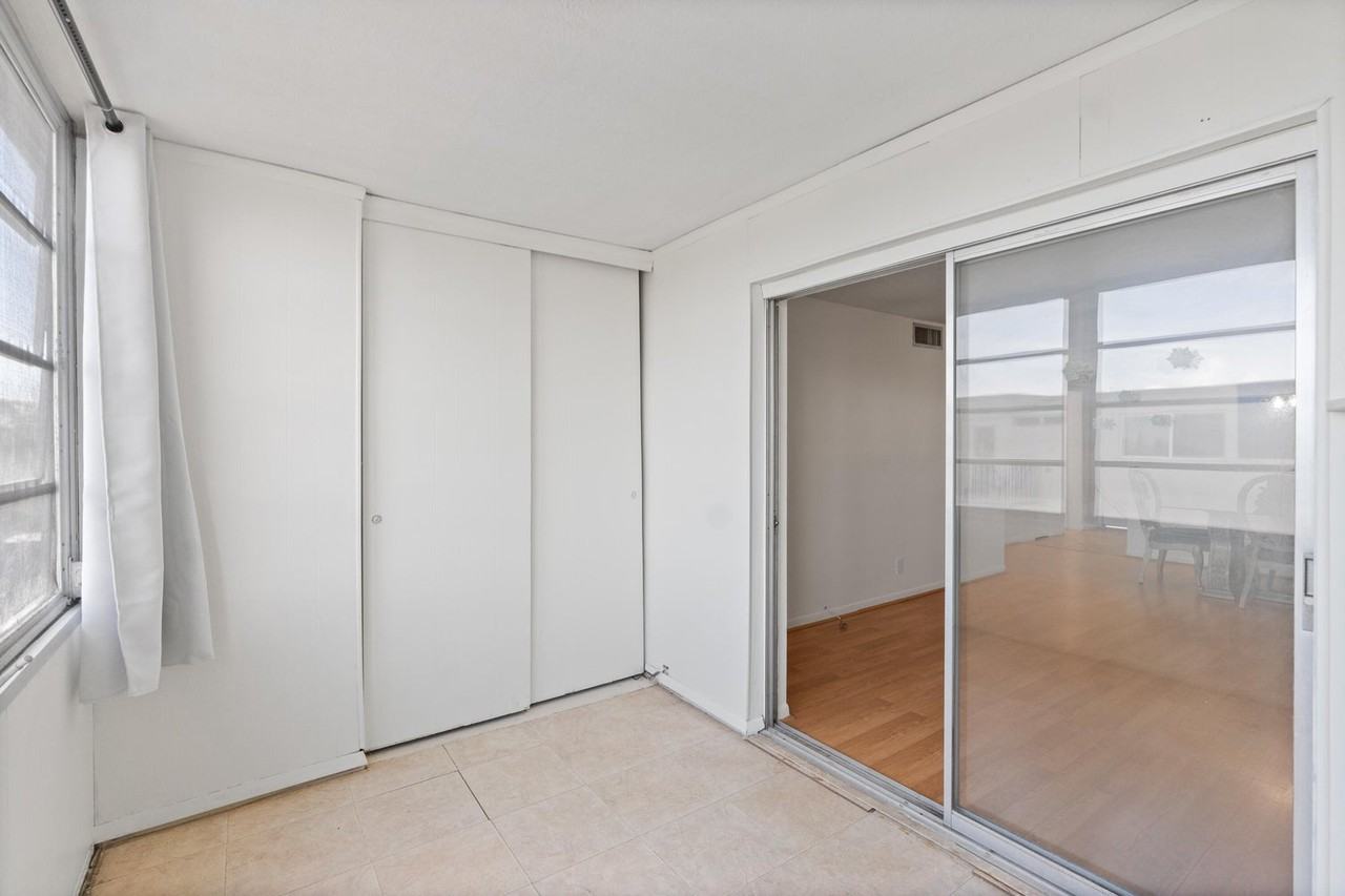 2515 Ne 2nd Ct #418 - Photo 6 of 8