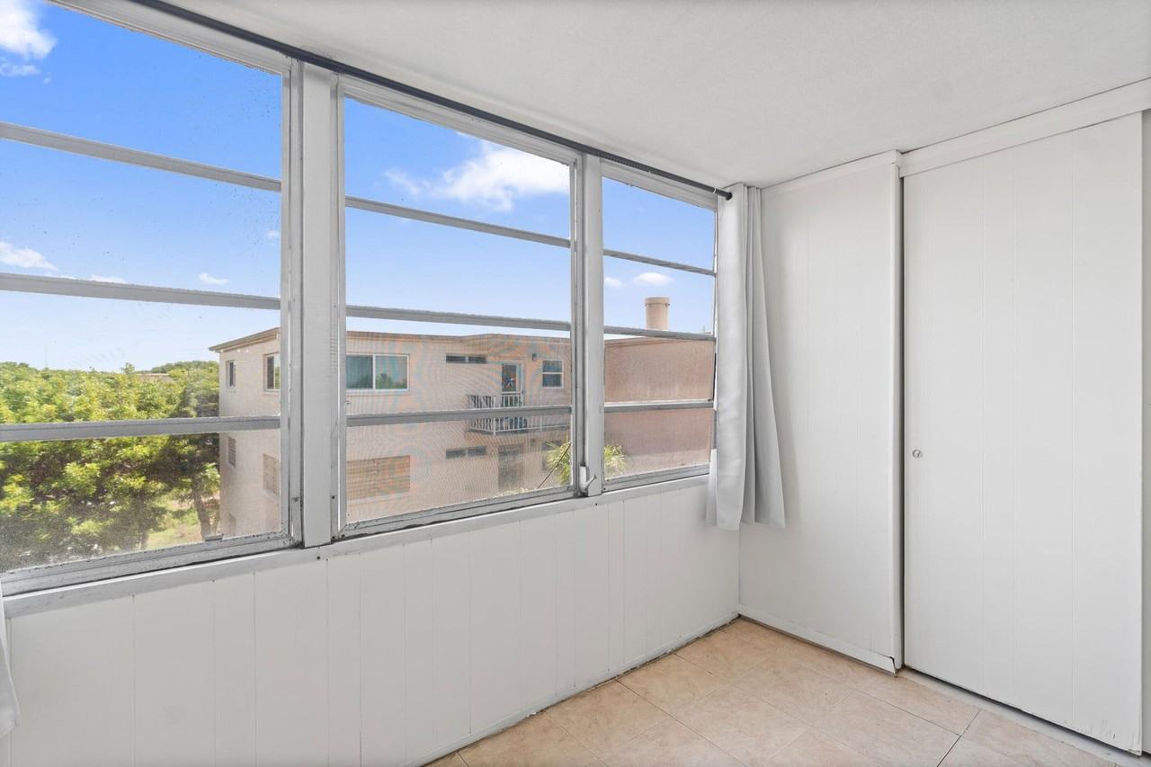 2515 Ne 2nd Ct #418 - Photo 7 of 8