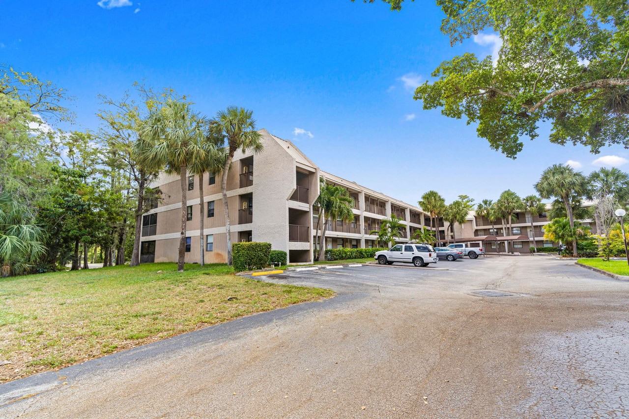 8777 Shadow Wood Blvd #301 - Photo 5 of 8