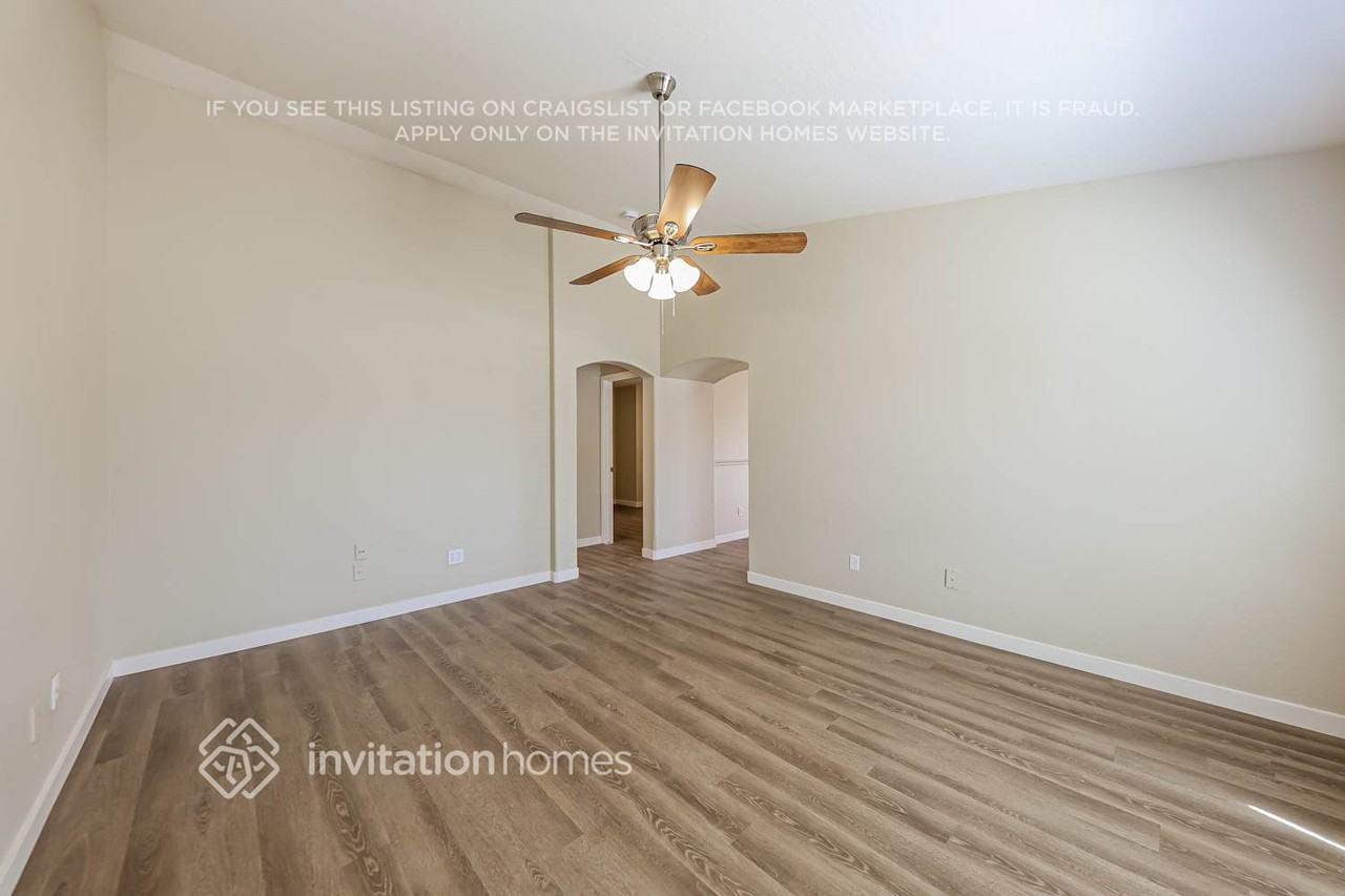 12002 W Aster Dr - Photo 4 of 17