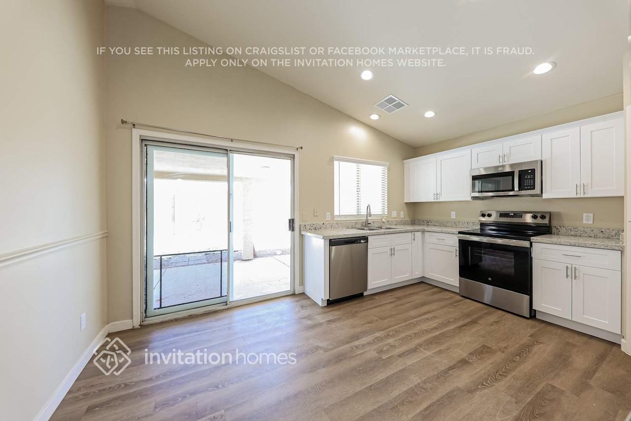 12002 W Aster Dr - Photo 5 of 17