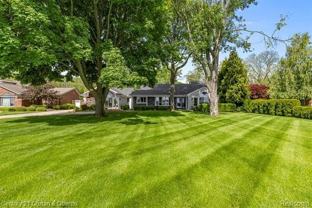 23722 E River Rd - Photo 1 of 1