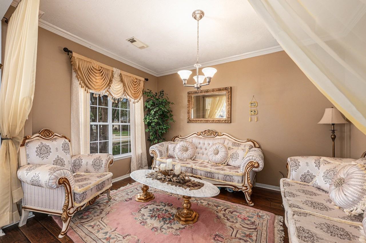 7010 Paradise Park Bnd - Photo 2 of 26