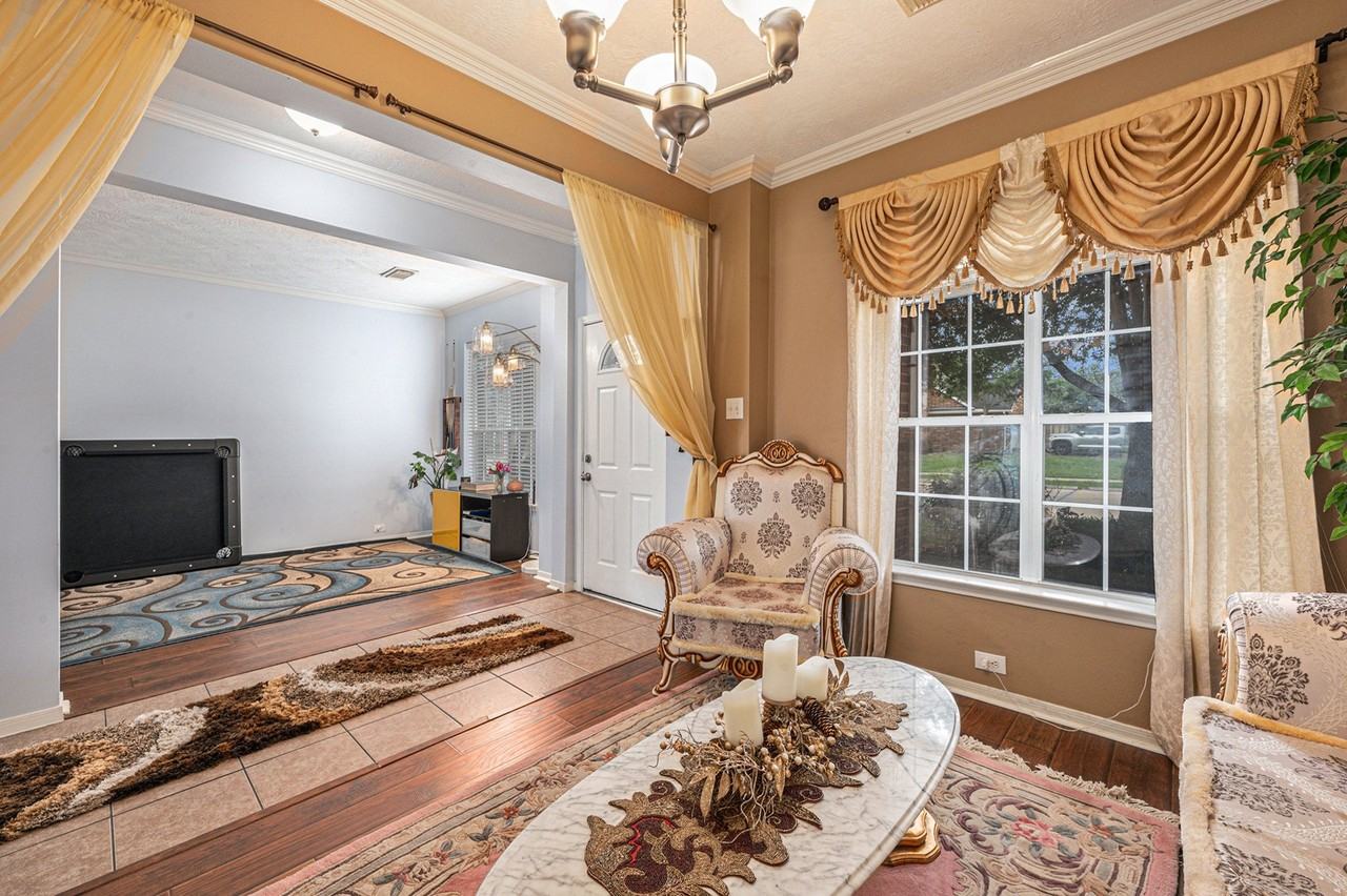 7010 Paradise Park Bnd - Photo 3 of 26