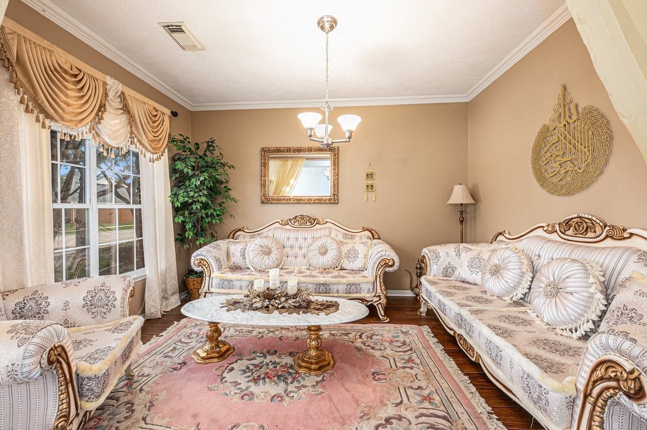 7010 Paradise Park Bnd - Photo 4 of 26