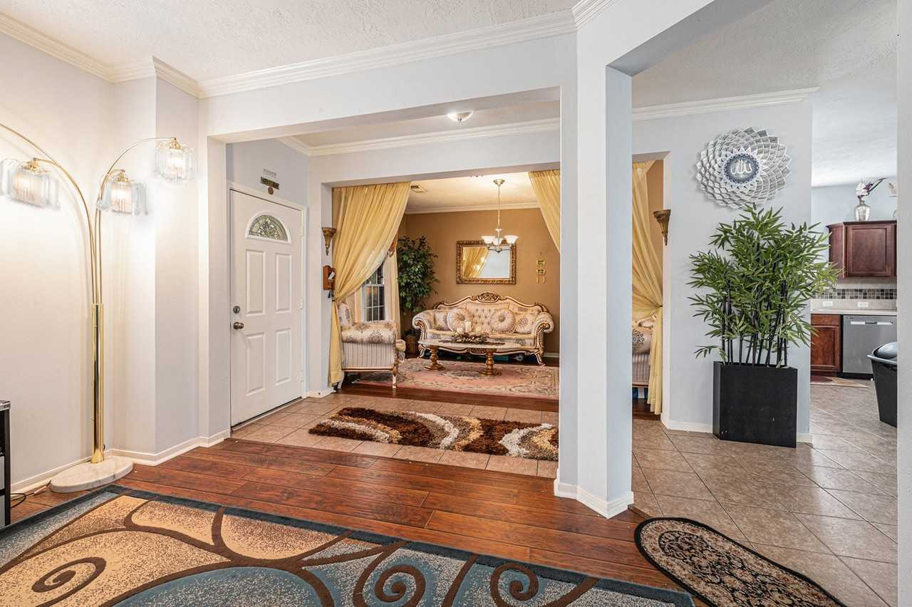 7010 Paradise Park Bnd - Photo 6 of 26