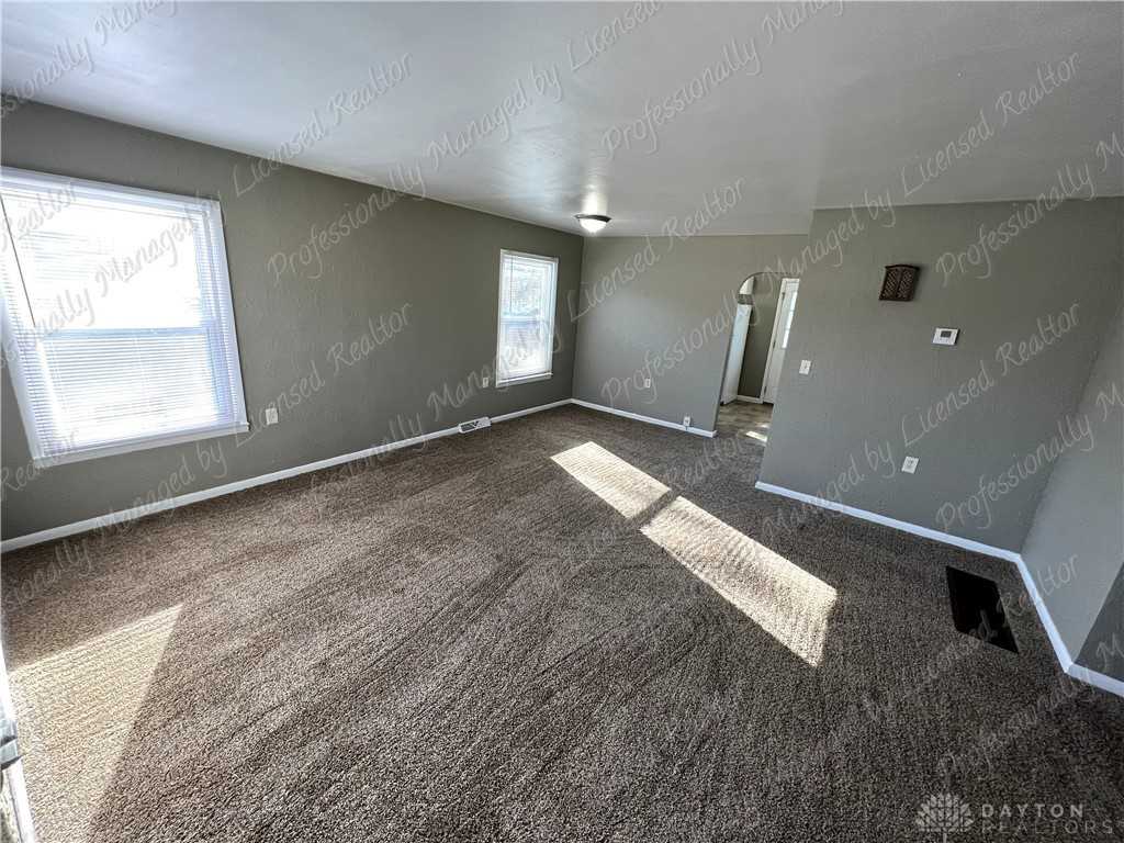 857 S Maple Ave - Photo 4 of 28