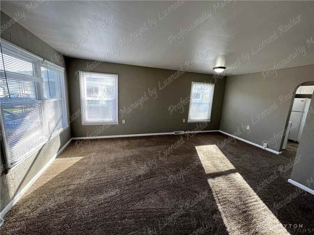 857 S Maple Ave - Photo 5 of 28