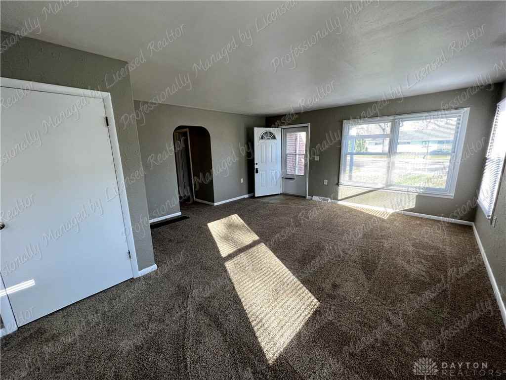 857 S Maple Ave - Photo 7 of 28