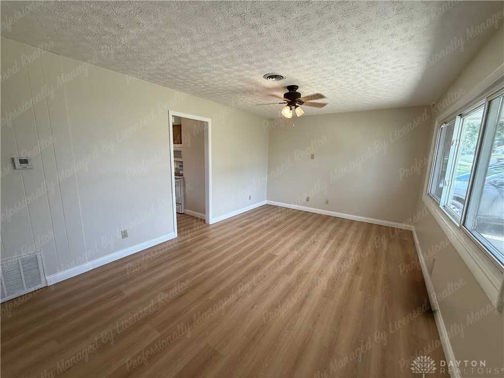 2505 Edenhill Ave - Photo 3 of 27