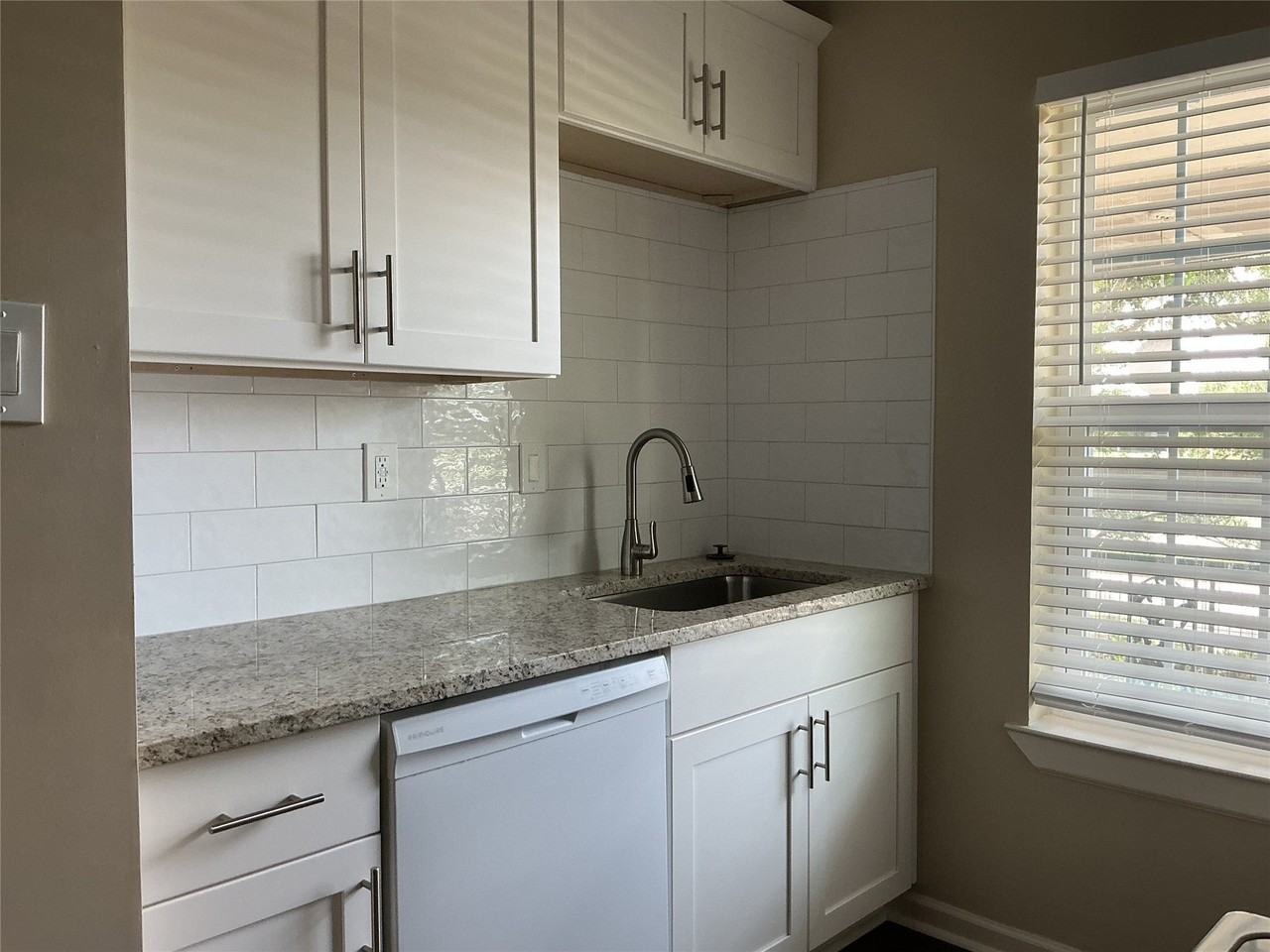 5550 N Braeswood Blvd - Photo 4 of 32