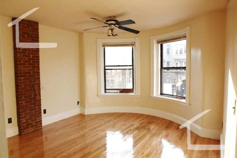 880 Huntington Ave #2 - Photo 2 of 9