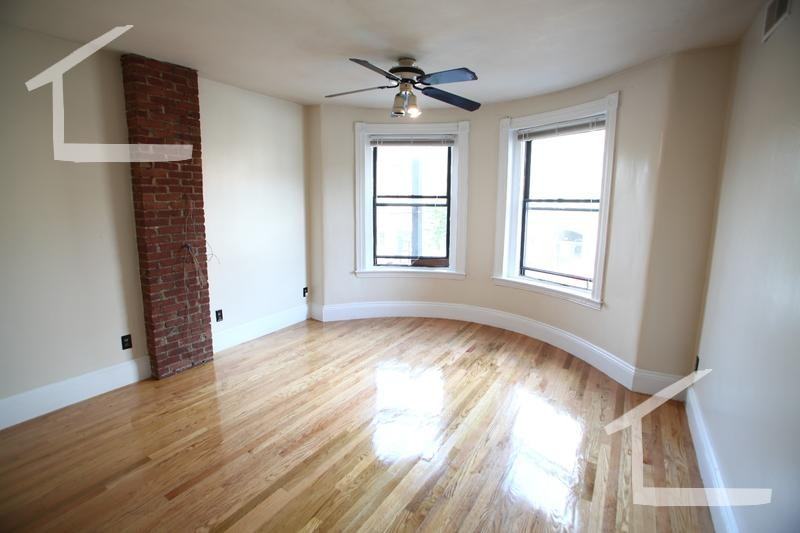 880 Huntington Ave #2 - Photo 6 of 9