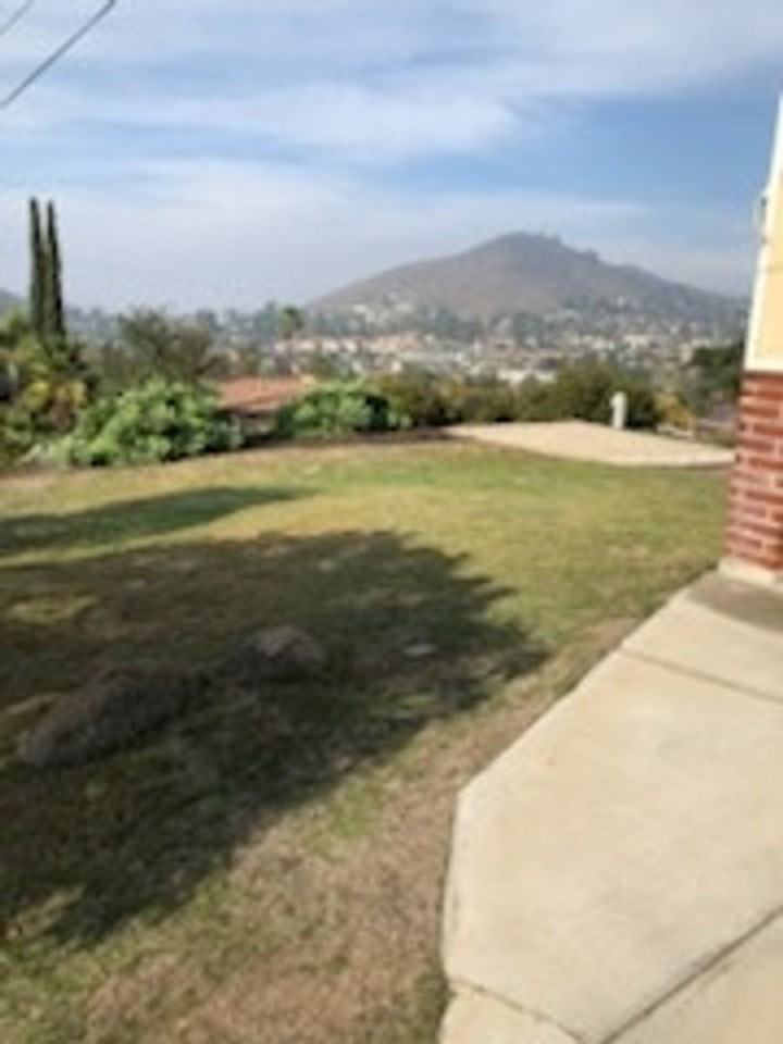 1615 Coconut Ln - Photo 3 of 22