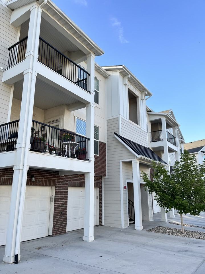 4336 W 1850 N - Photo 7 of 23