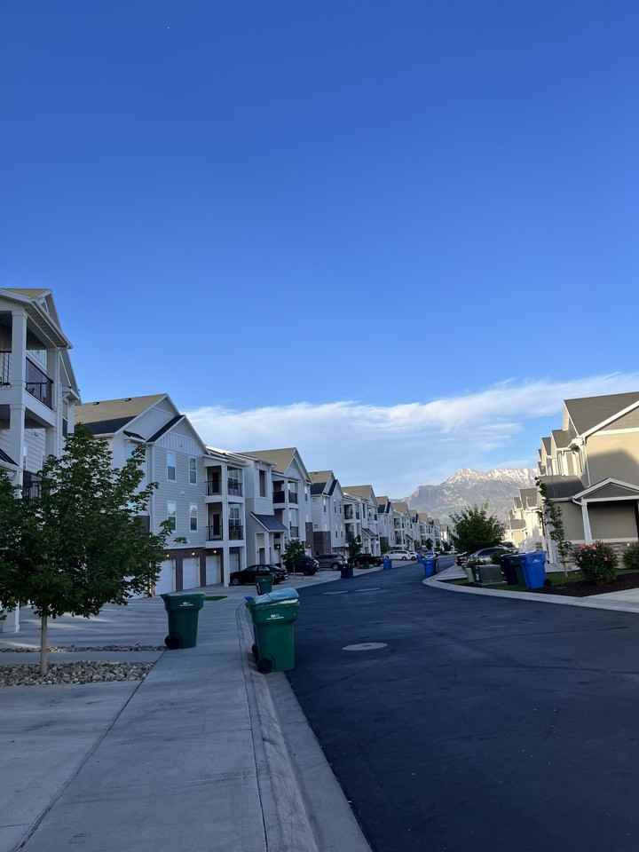 4336 W 1850 N - Photo 2 of 23