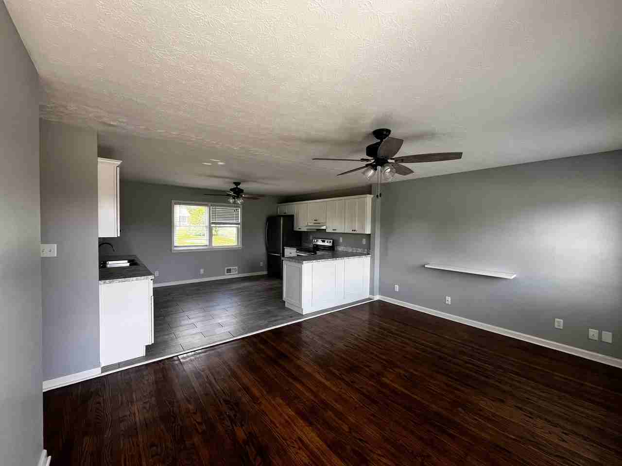 122 Winchester Dr - Photo 2 of 15