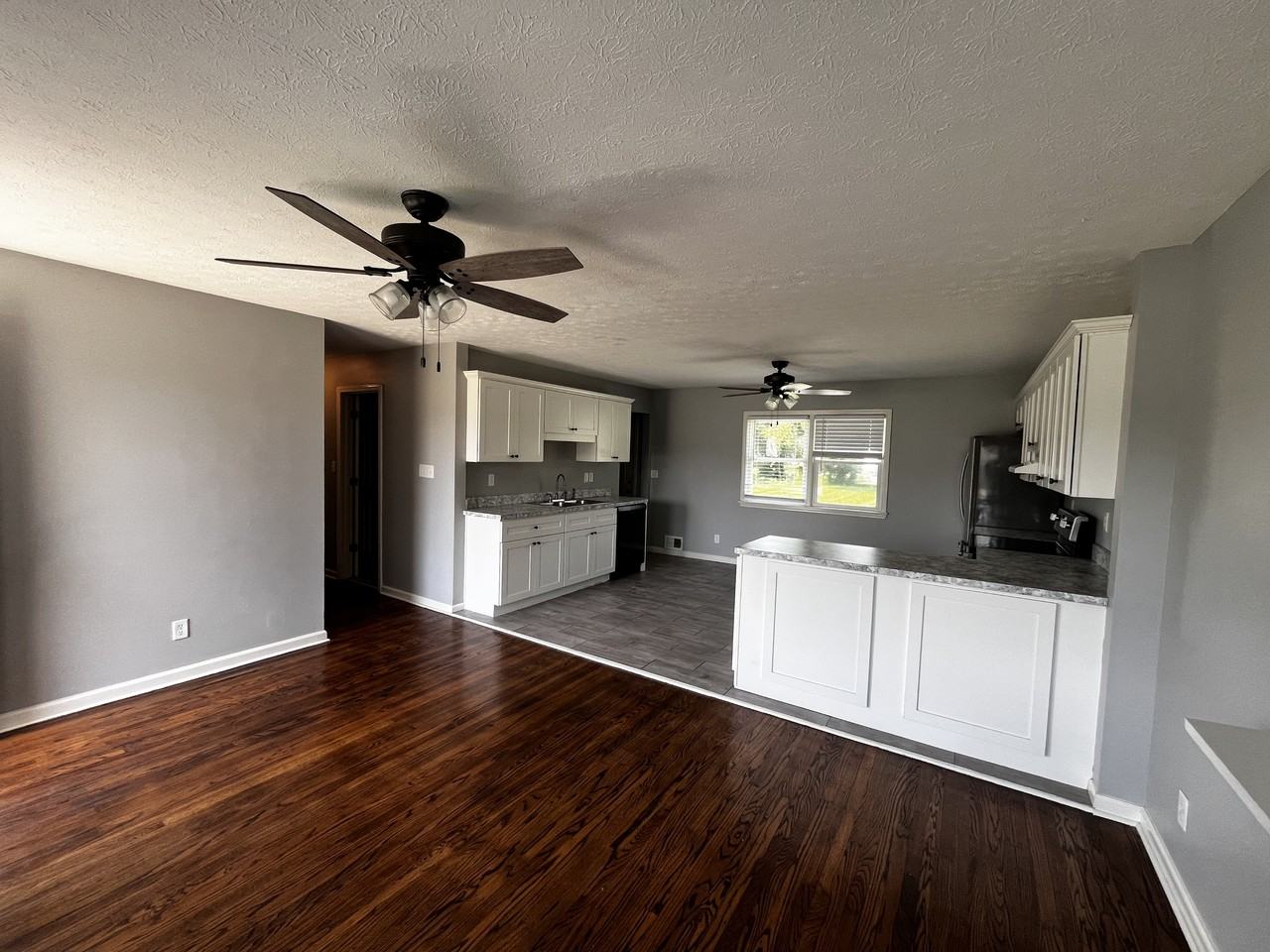 122 Winchester Dr - Photo 3 of 15