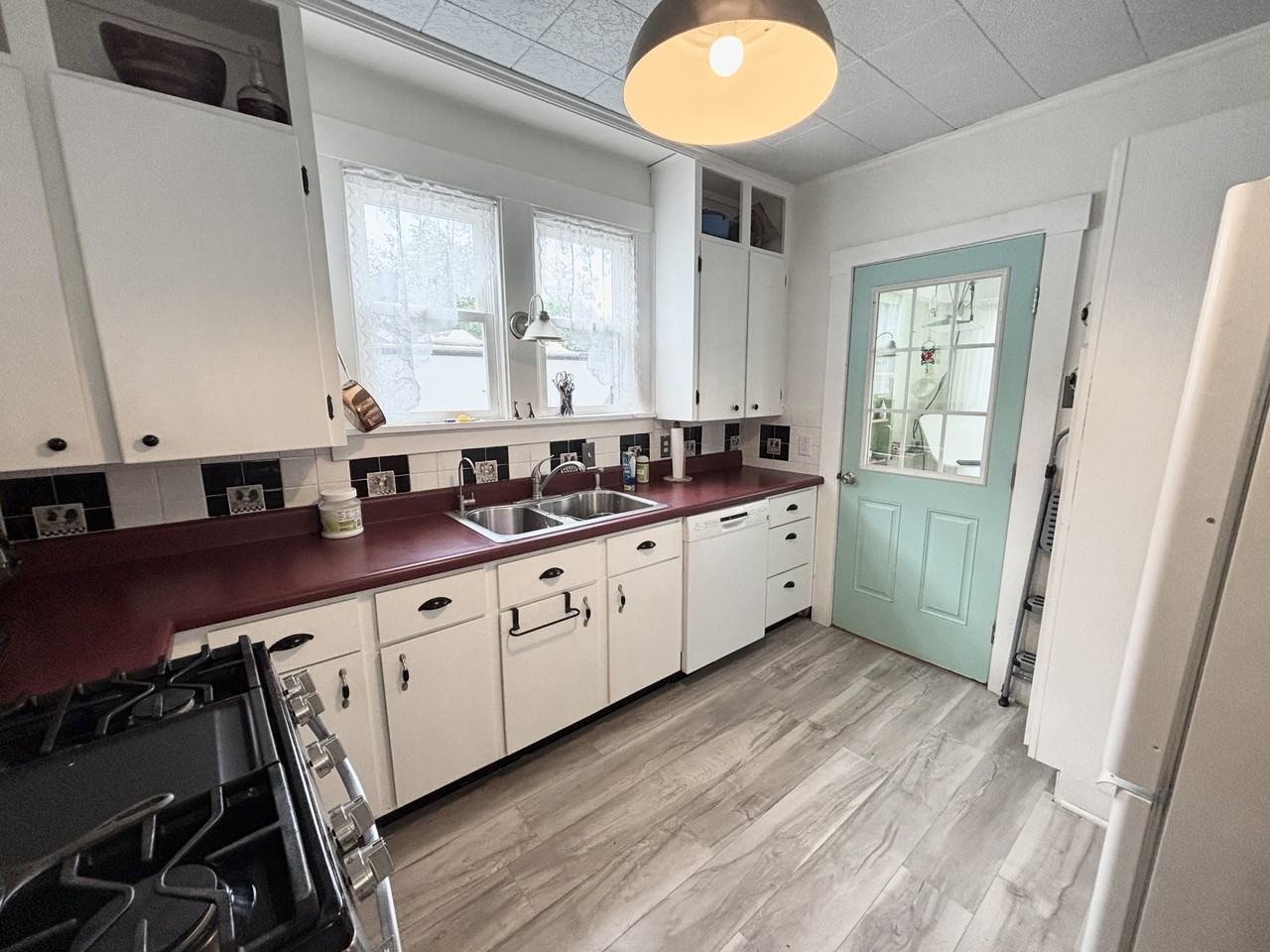 612 S 5th St - Photo 3 of 12