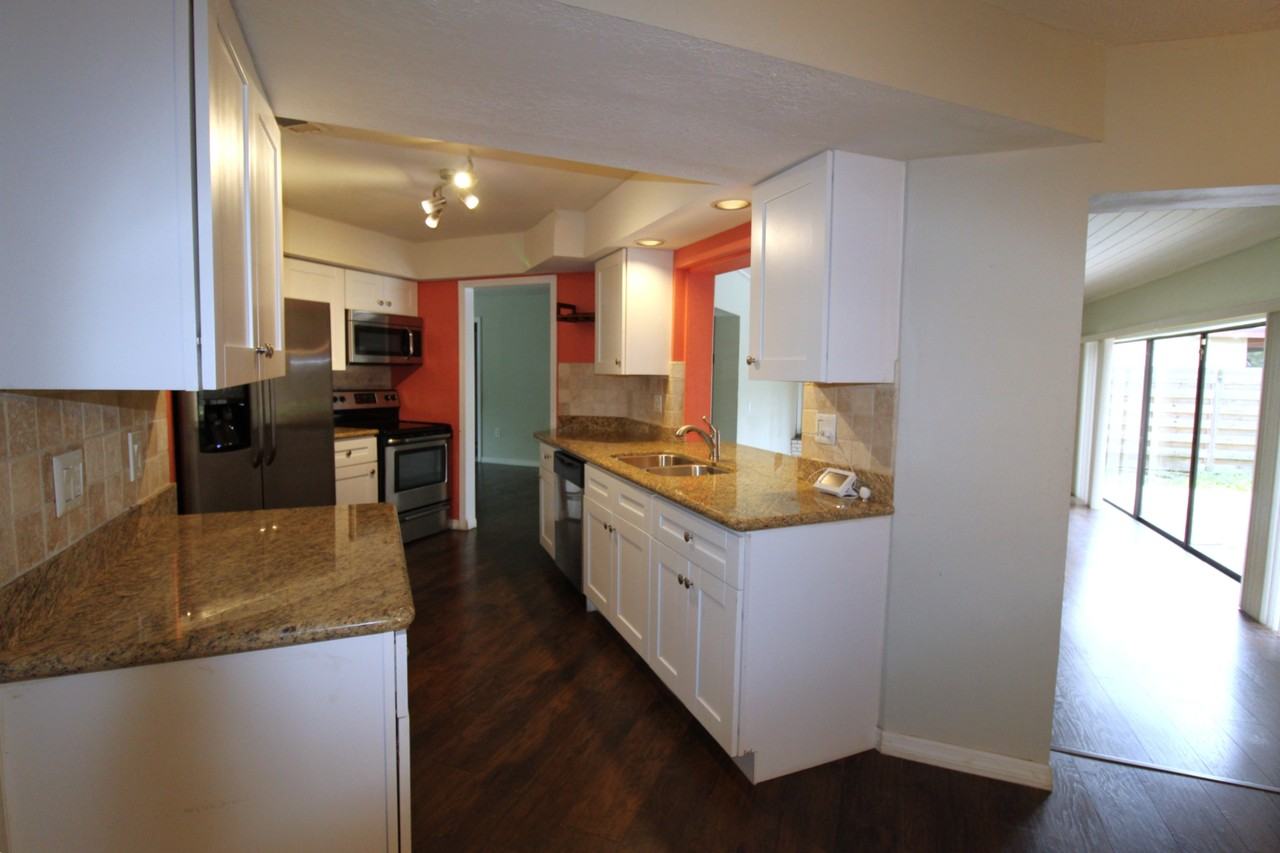 6426 Jarvis Rd - Photo 2 of 28