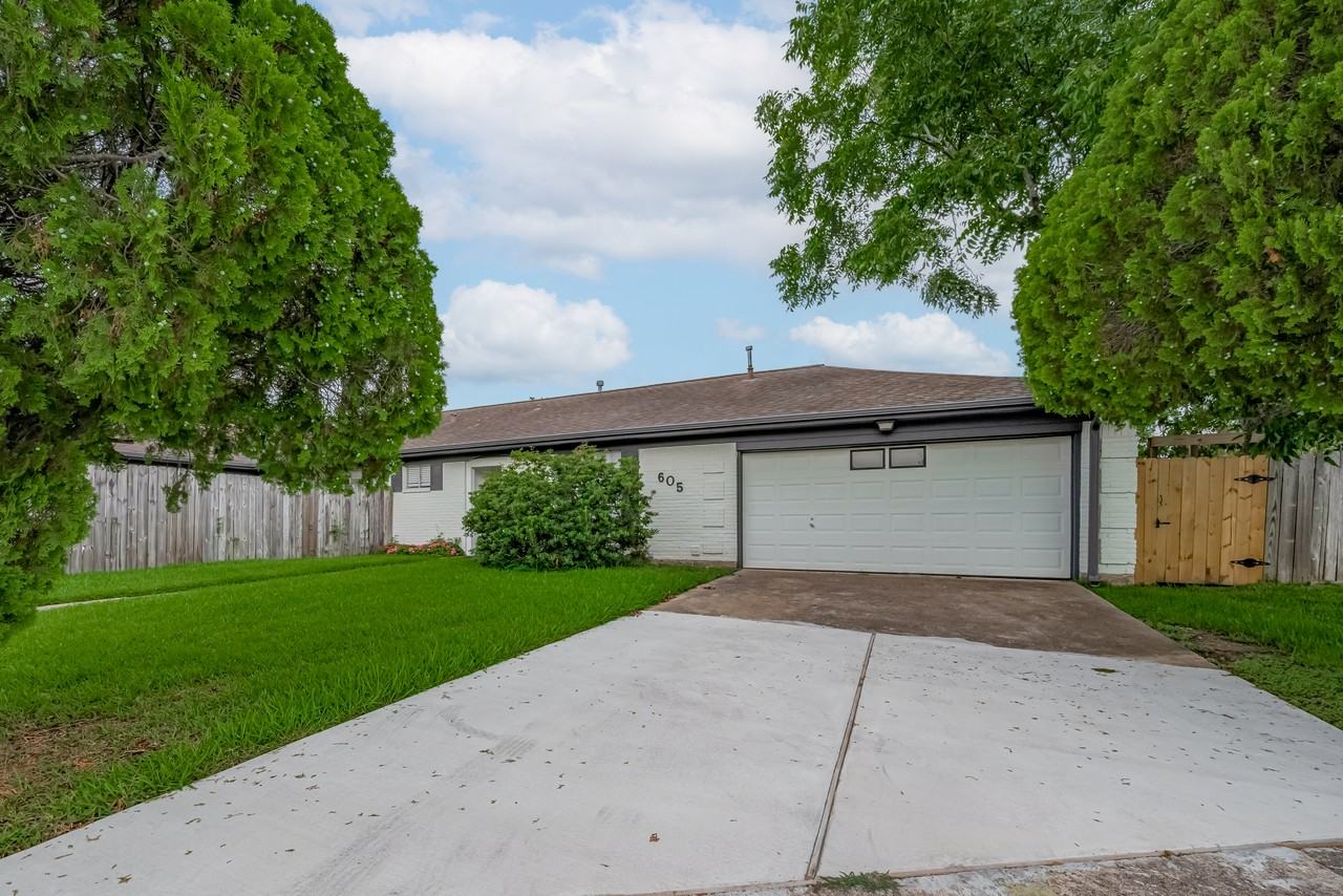 605 Sorrento Drive - Photo 3 of 43