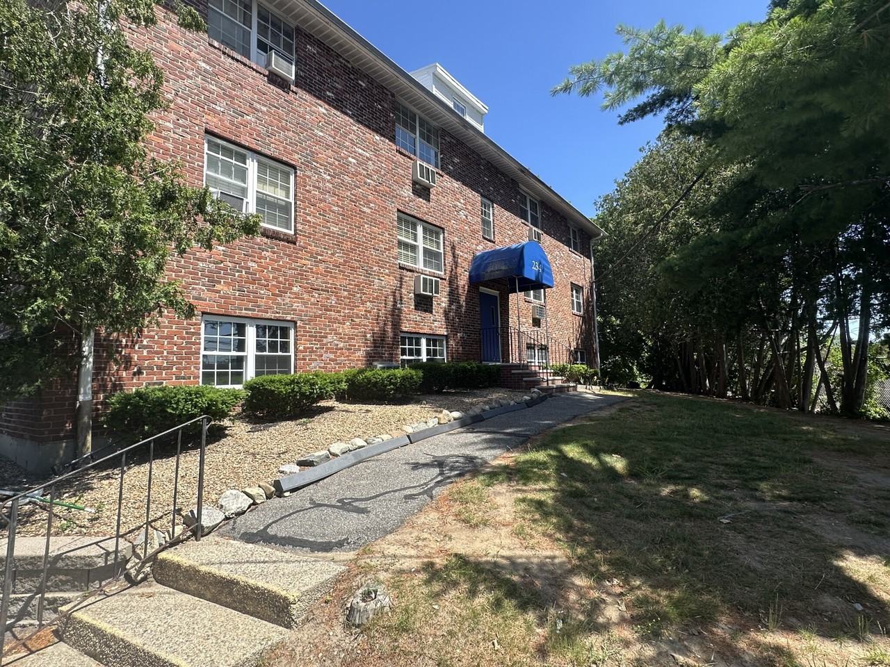 Low St #7 - Photo 2 of 14